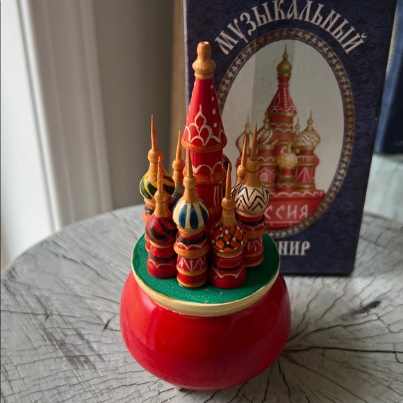 Russian Souvenir Music Box - Picture 5 of 8
